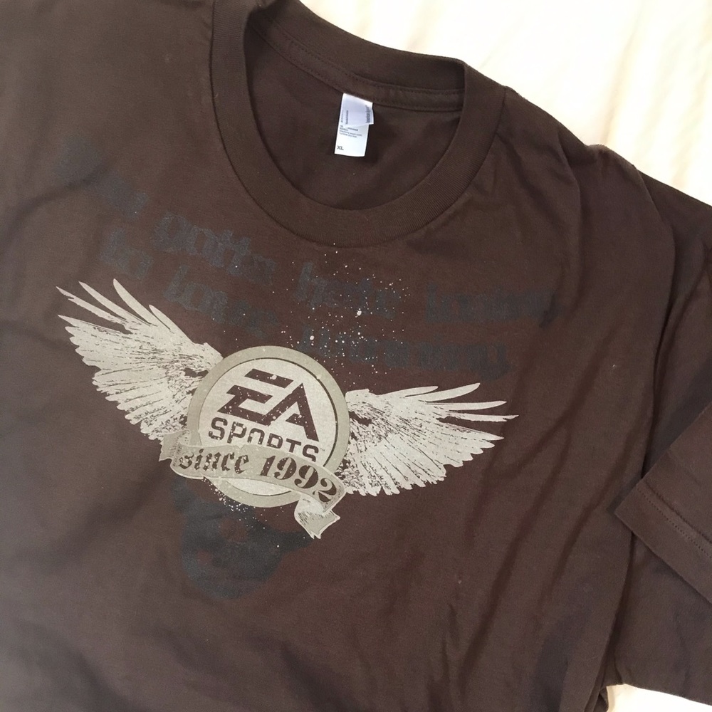 🤎 EA SPORTS 🤎T-SHIRT 🤎size XL